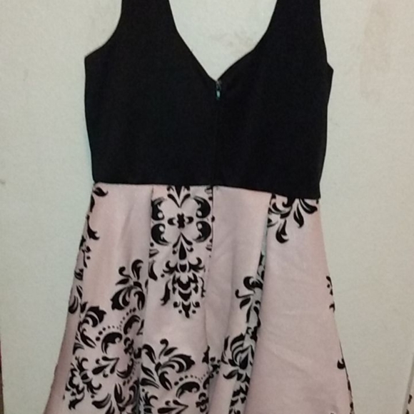 Dress - Picture 8 of 8